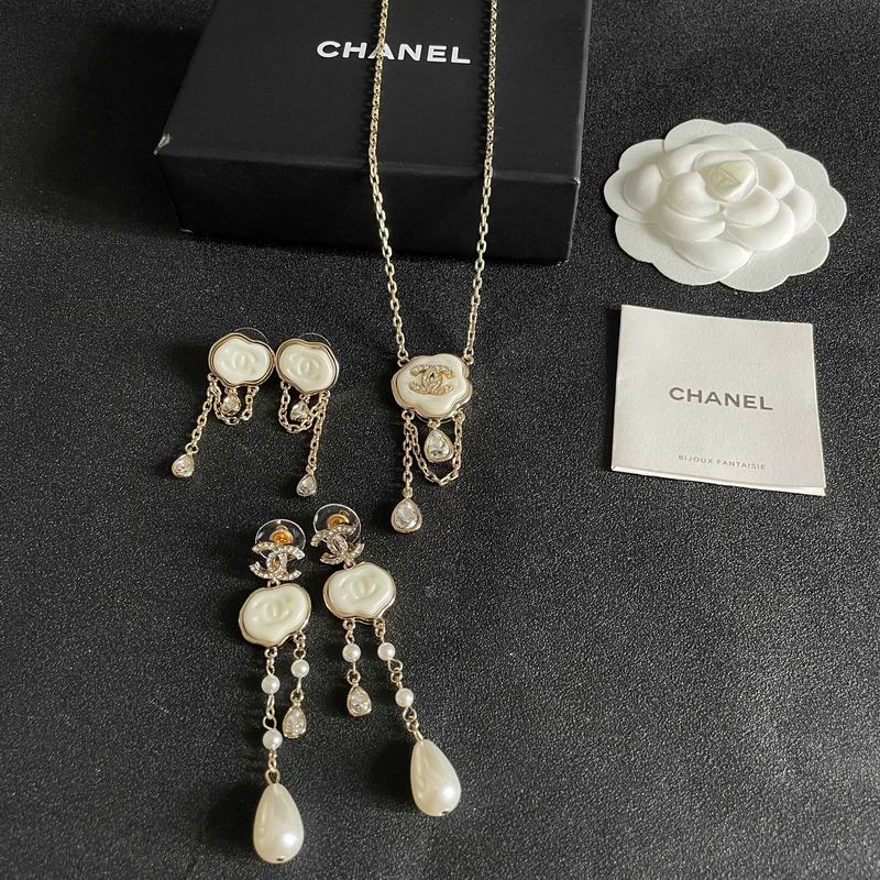 Chanel Suits 07yxs06